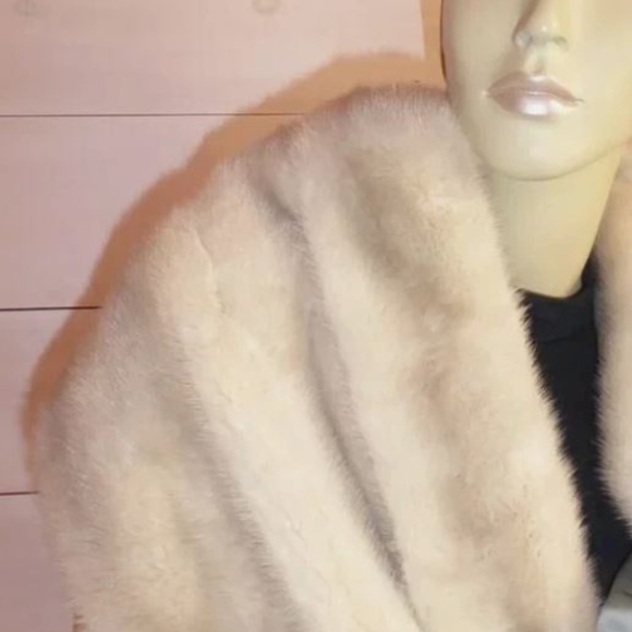Christian Dior Original Vintage Blonde Mink Fur Wrap -  Holt Renfrew - Stunning - Picture 10 of 15